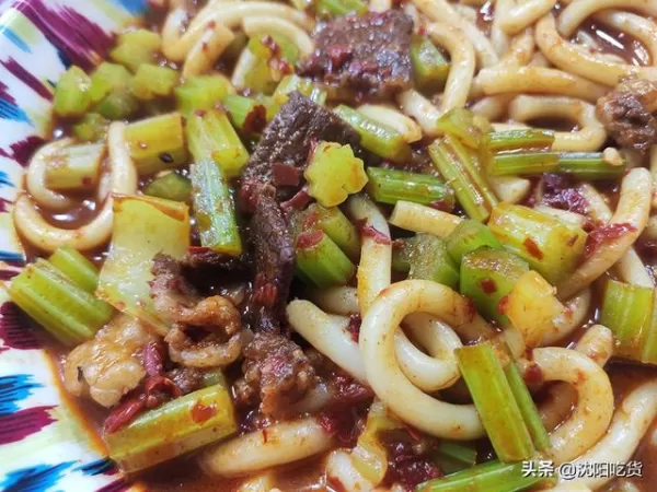 ,就普普通通羊肉串,辣椒麵都沒撒多少,這個價格有些貴。