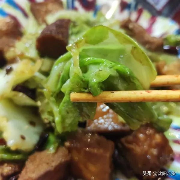 老闆還是服務員,肯定都是新疆人,不止外貌,還有他們說的普通話我也聽不太懂