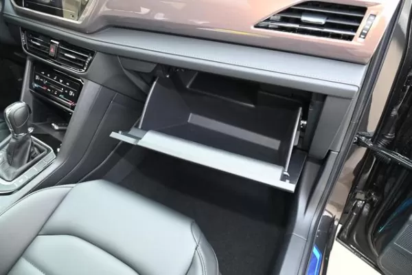 ,大眾汽車為了提升產品競爭力,採用了以價換量的方式,目前原廠內有著300